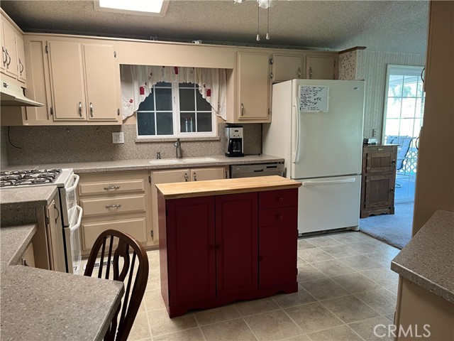 Detail Gallery Image 13 of 22 For 41070 Cheyenne Trl, Cherry Valley,  CA 92223 - 2 Beds | 2 Baths