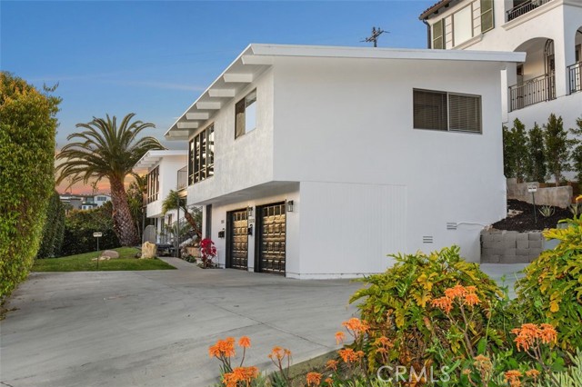 2516 Bayside Drive, Corona del Mar CA: https://media.crmls.org/medias/60fe5af3-0109-4790-a4c8-c7887d1199d7.jpg