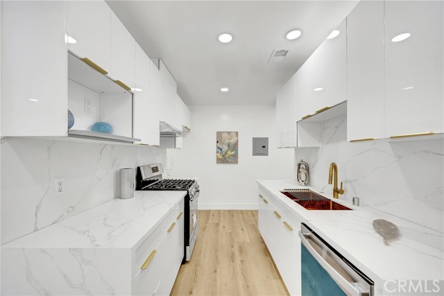 Detail Gallery Image 11 of 39 For 1521 N Normandie Ave, Los Angeles,  CA 90027 - 3 Beds | 2 Baths