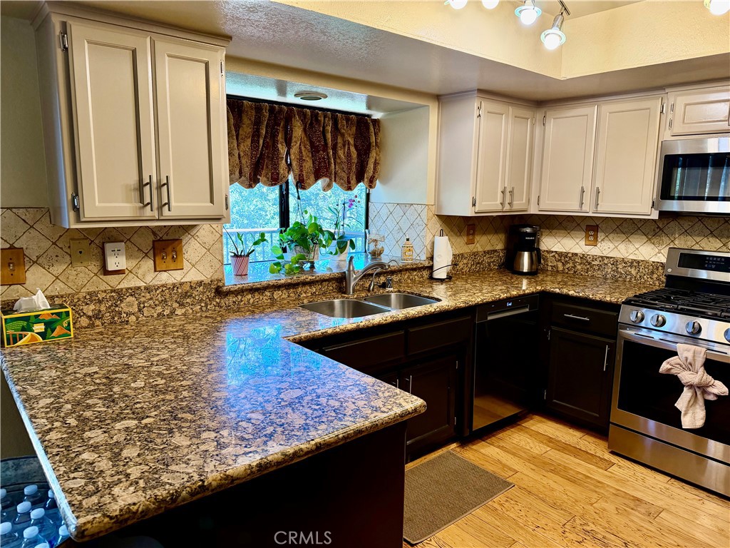 https://media.crmls.org/medias/60ff3798-1796-46aa-9b2c-9dab960044d2.jpg?preset=X-Large