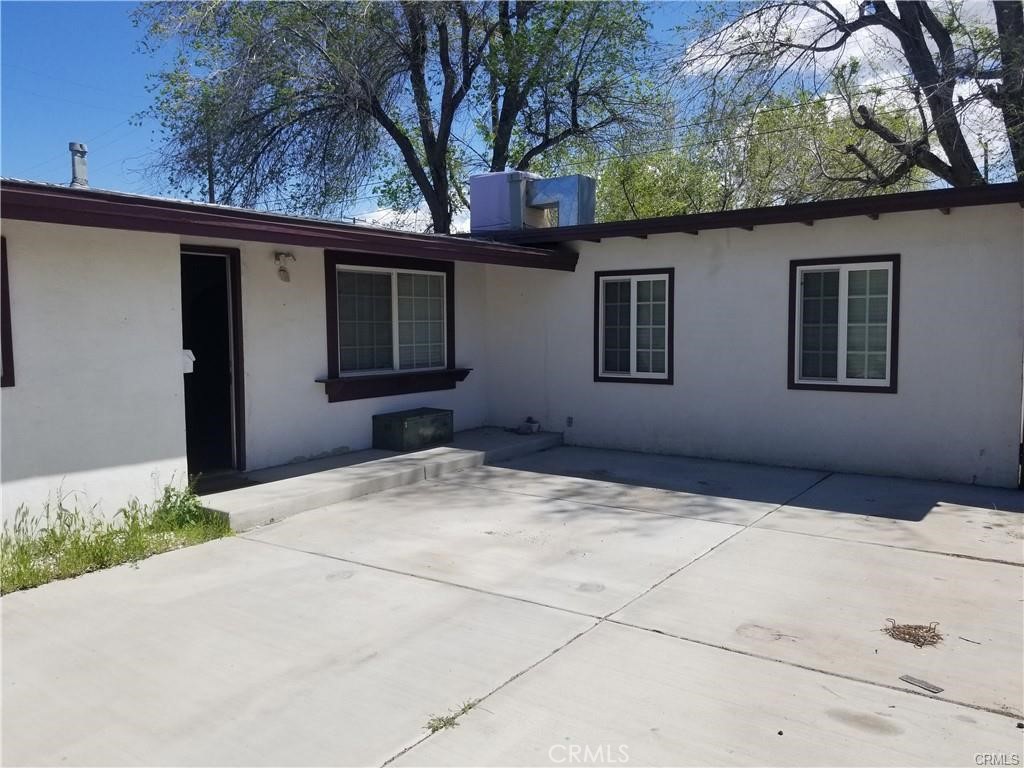 302 E Avenue J7