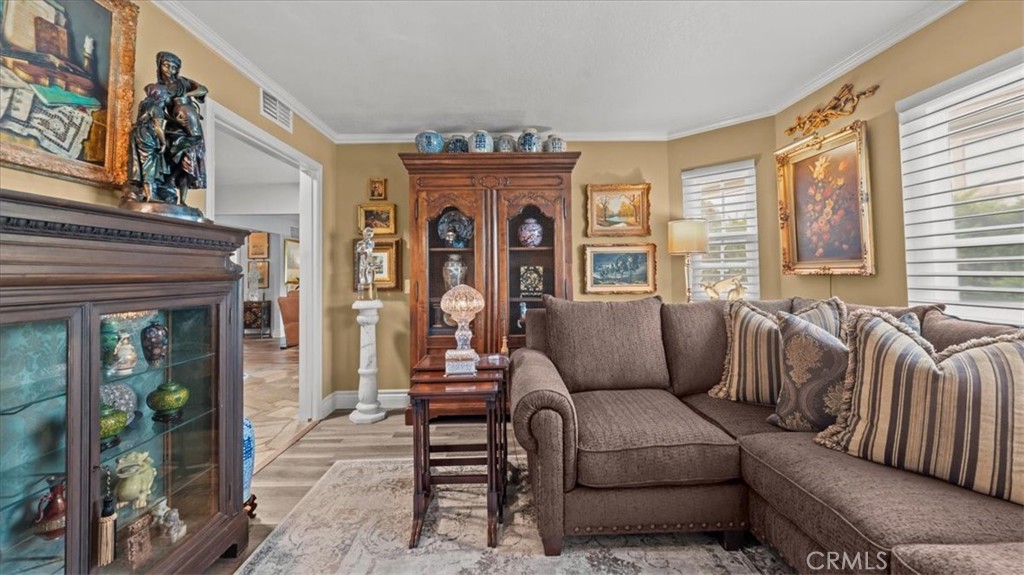 https://media.crmls.org/medias/60ffb992-f84f-4f81-95fa-a95c7f3239e0.jpg?preset=X-Large