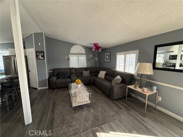 Detail Gallery Image 3 of 14 For 3830 Crestmore Rd #503,  Riverside,  CA 92509 - 3 Beds | 2 Baths
