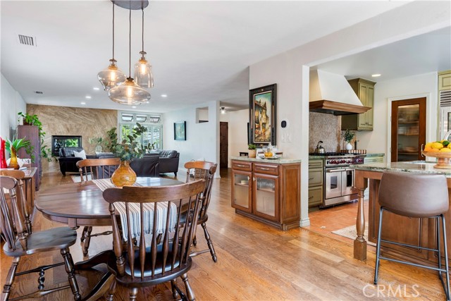1335 Crestview Avenue, Seal Beach CA: https://media.crmls.org/medias/6100aef6-cf80-4dd5-a542-585c04c00b19.jpg