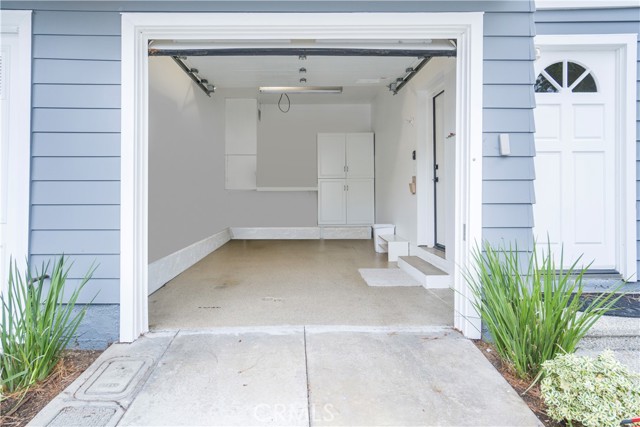 9 Brittany, Newport Beach CA: https://media.crmls.org/medias/6100ceb1-1722-4ec8-a28a-908ea894bc04.jpg