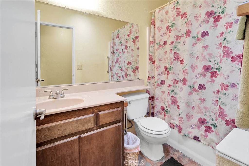 https://media.crmls.org/medias/610120e4-0643-43aa-a566-42a736d21033.jpg?preset=X-Large