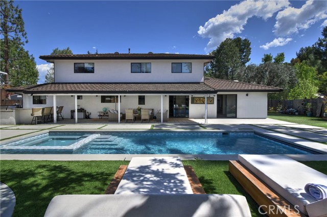 4751 Del Moreno Drive, Woodland Hills CA: https://media.crmls.org/medias/61027ebd-cce3-400d-b7b2-86599dde930e.jpg