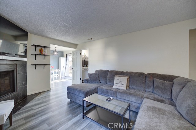 606 E Newlove Drive, Santa Maria CA: https://media.crmls.org/medias/610294a8-e258-473b-afd3-7ba39321907e.jpg