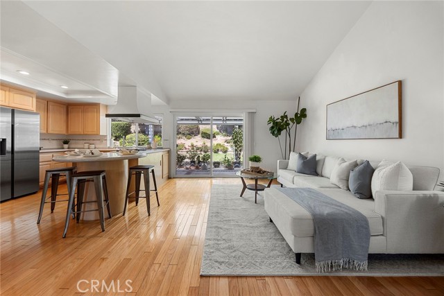 21802 Bass Lake Circle, Lake Forest CA: https://media.crmls.org/medias/6102db13-c7aa-42f5-89b8-e8a80f5a2cea.jpg