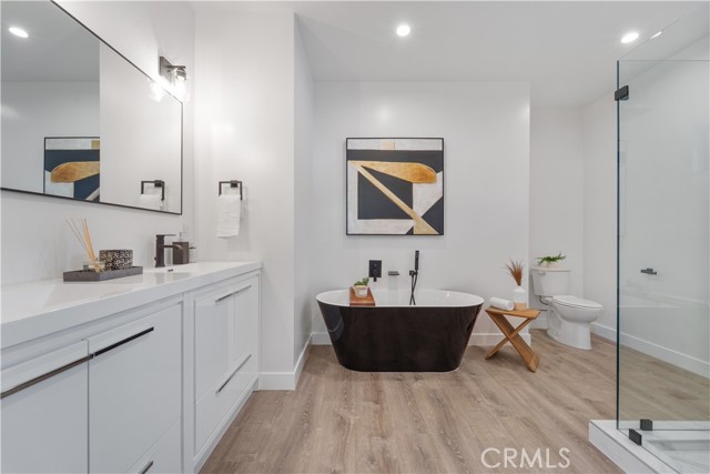 Detail Gallery Image 14 of 20 For 7717 Jamieson Ave, Reseda,  CA 91335 - 3 Beds | 3 Baths