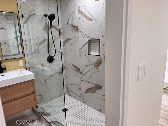 5369 Topeka Drive, Tarzana CA: https://media.crmls.org/medias/6103a46c-67a4-4d0b-8cec-7f1fa63606c0.jpg