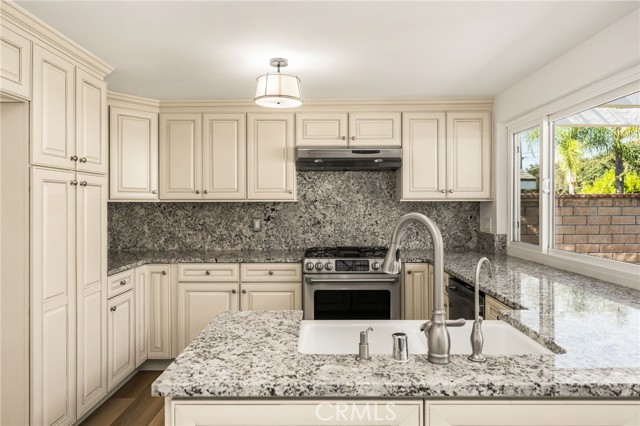 925 Eastglen photo 16