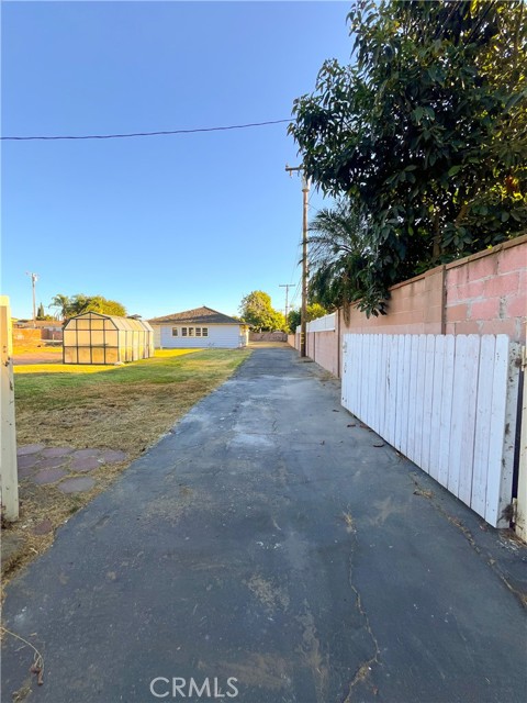 9620 Florence Avenue, Downey CA: https://media.crmls.org/medias/6103f49c-05b1-41da-8dbd-00636dbd14bf.jpg
