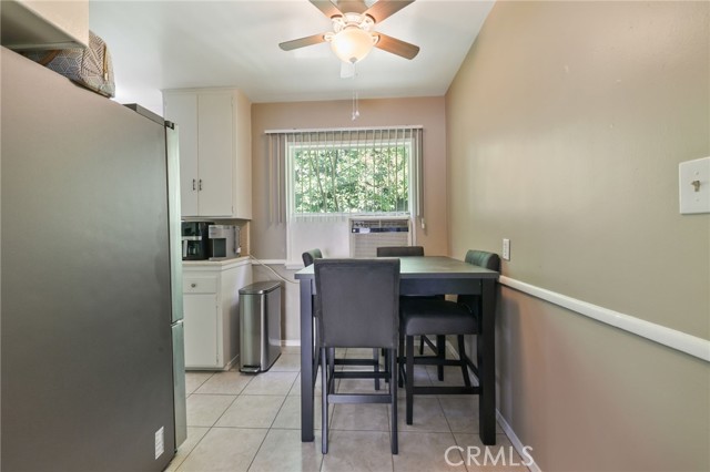251 E Center Street, Covina CA: https://media.crmls.org/medias/61047391-697b-4bfb-8534-4ee1119dc0e5.jpg