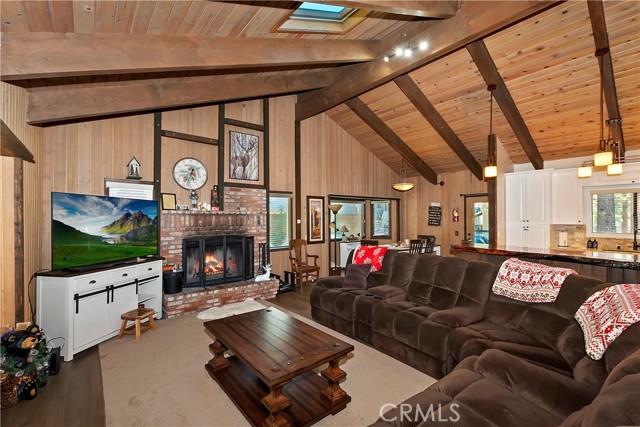 Detail Gallery Image 13 of 45 For 423 Pine View Dr, Big Bear City,  CA 92314 - 3 Beds | 2 Baths