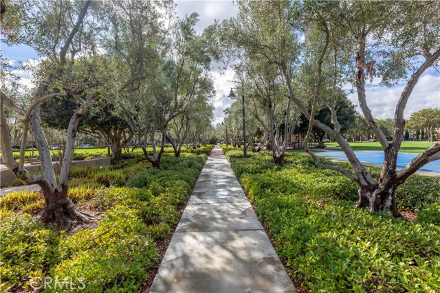 81 Strawberry, Irvine CA: https://media.crmls.org/medias/6105f0ca-ff26-44af-aed8-e95dc95716ec.jpg