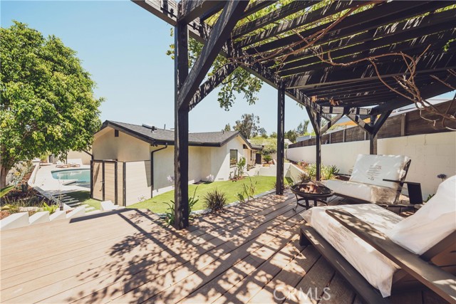 4195 Alonzo Avenue, Encino CA: https://media.crmls.org/medias/61067930-9850-40f4-a49c-e0889b624d72.jpg