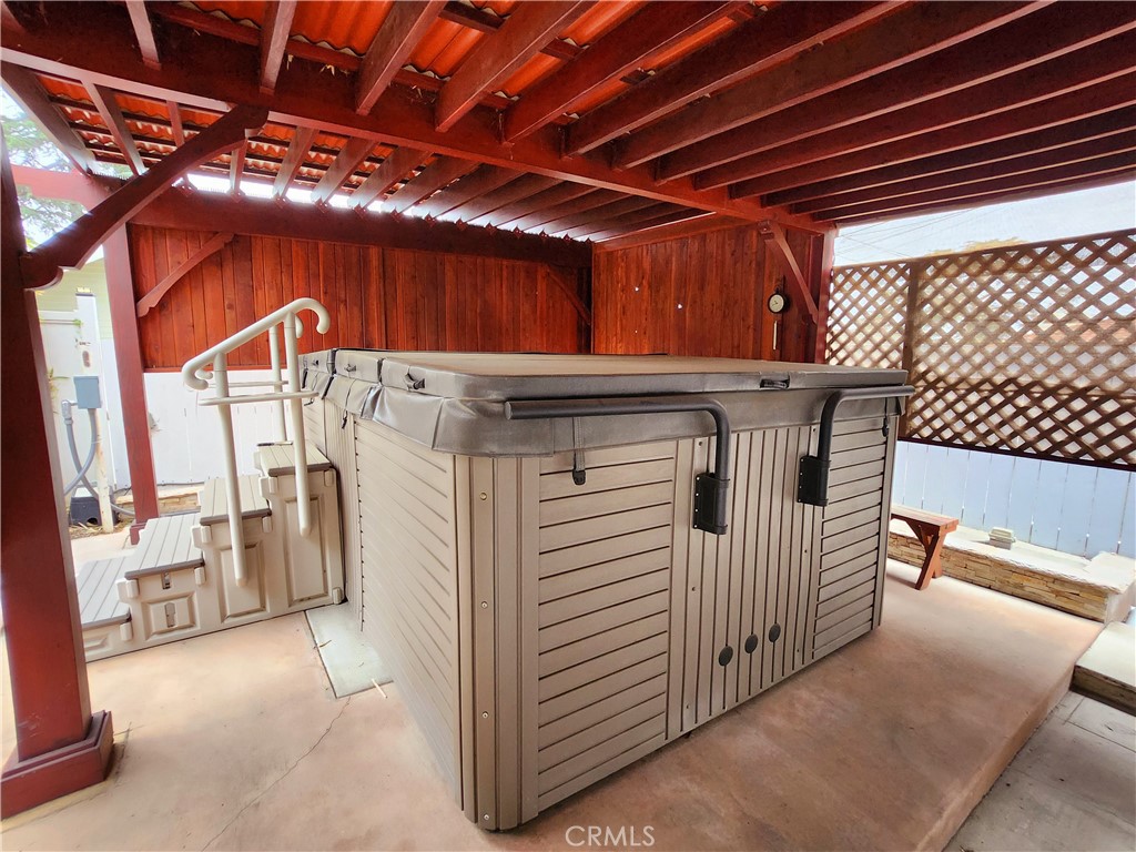https://media.crmls.org/medias/6106a1ff-6fac-4d69-9e66-dc2a4afda8c8.jpg?preset=X-Large