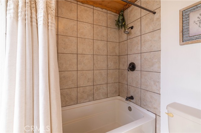 Detail Gallery Image 30 of 56 For 1556 E Big Bear Bld, Big Bear City,  CA 92314 - 5 Beds | 2/1 Baths