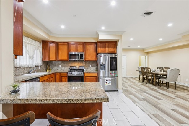 Detail Gallery Image 5 of 35 For 204 E 121st St, Los Angeles,  CA 90061 - 4 Beds | 4 Baths