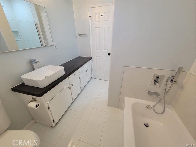 Detail Gallery Image 7 of 10 For 14701 Dickens St #8,  Sherman Oaks,  CA 91403 - 2 Beds | 1 Baths