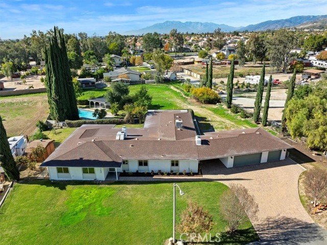 Detail Gallery Image 5 of 74 For 7150 Clydesdale, Highland,  CA 92346 - 4 Beds | 3 Baths