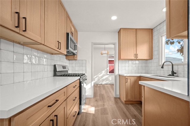 Detail Gallery Image 11 of 44 For 924 W Almond St, Compton,  CA 90220 - 3 Beds | 2 Baths