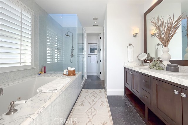 Detail Gallery Image 23 of 36 For 1111 E Balboa Bld, Newport Beach,  CA 92661 - 5 Beds | 4/1 Baths