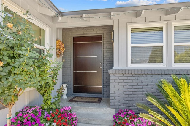 Detail Gallery Image 2 of 28 For 23818 Oxnard St, Woodland Hills,  CA 91367 - 3 Beds | 3 Baths