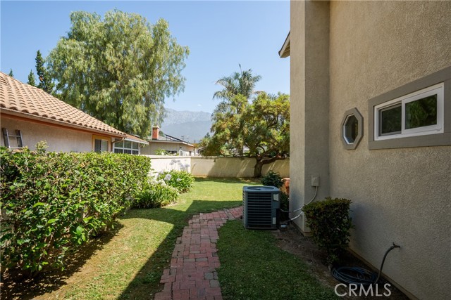 9320 Isaac Lord Drive, Rancho Cucamonga CA: https://media.crmls.org/medias/610c2dc4-fbda-4e6c-a5ed-fe33f5c402e9.jpg