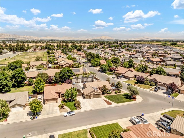 Detail Gallery Image 9 of 54 For 300 S Lombardi St, Porterville,  CA 93257 - 4 Beds | 2 Baths