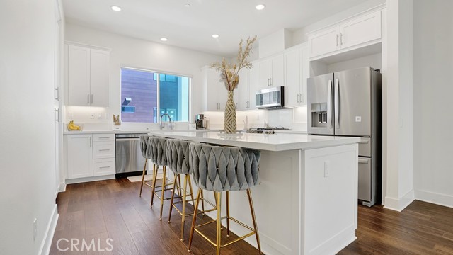 Detail Gallery Image 9 of 38 For 16372 Moonstone Cir, Tustin,  CA 92782 - 3 Beds | 3/1 Baths