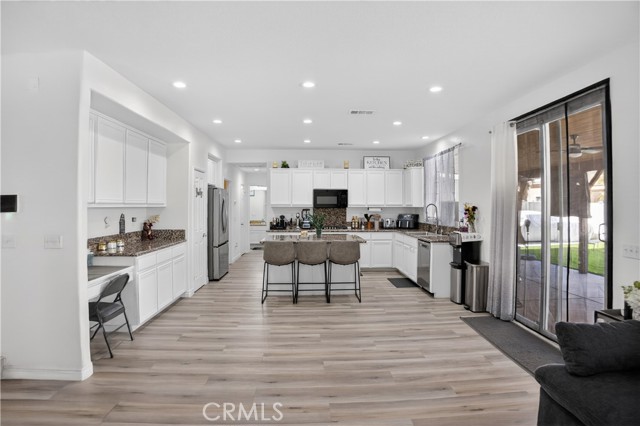 Detail Gallery Image 2 of 55 For 2301 Foxtail Dr, Palmdale,  CA 93551 - 5 Beds | 3 Baths