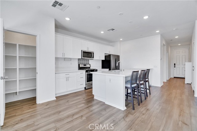 Detail Gallery Image 11 of 48 For 14707 Gulfstream Ln, Moreno Valley,  CA 92553 - 5 Beds | 2/1 Baths