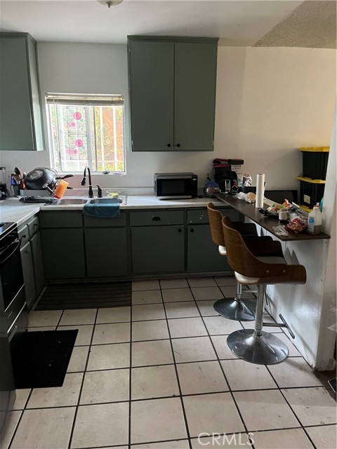 201 W Raymond Street, Compton CA: https://media.crmls.org/medias/610e7ecb-ccd1-4012-8af7-ef91566594aa.jpg