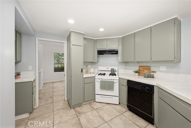 Detail Gallery Image 12 of 44 For 9809 Louise, Rancho Cucamonga,  CA 91730 - 3 Beds | 2/1 Baths