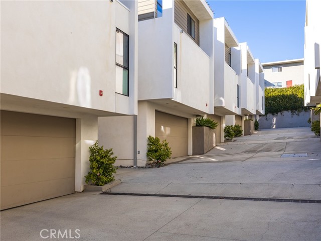 Detail Gallery Image 31 of 33 For 119 E Walnut Ave, El Segundo,  CA 90245 - 3 Beds | 2/1 Baths