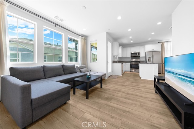 Detail Gallery Image 5 of 42 For 15972 Bravery Ave, Chino,  CA 91708 - 2 Beds | 2/1 Baths