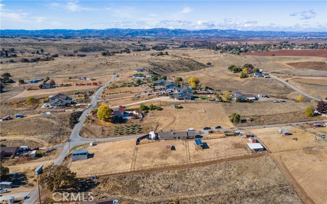 Detail Gallery Image 3 of 32 For 1690 Buck Way, Paso Robles,  CA 93446 - 4 Beds | 2 Baths