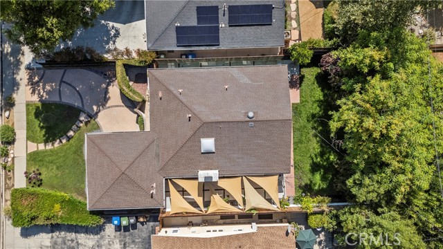 22232 Buena Ventura St, Woodland Hills CA: https://media.crmls.org/medias/610fd5cf-f474-4c36-8db4-0e73804e26af.jpg
