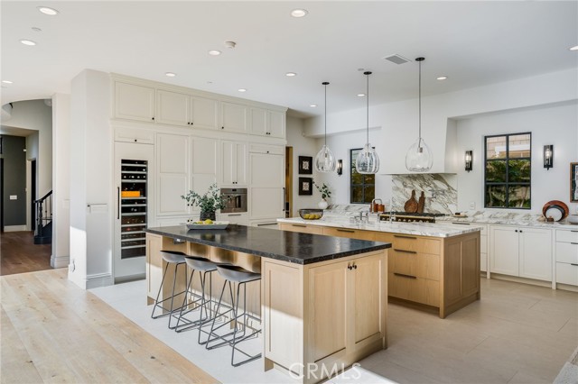 Detail Gallery Image 10 of 45 For 526 Riverside Ave, Newport Beach,  CA 92663 - 5 Beds | 6/1 Baths