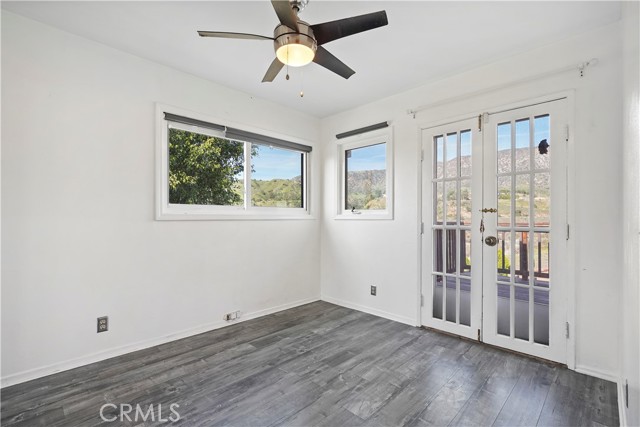 Detail Gallery Image 14 of 23 For 8545 Tujunga Valley, Sunland,  CA 91040 - 3 Beds | 3 Baths