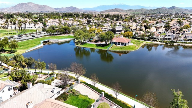 30097 Shoreline Drive, Menifee CA: https://media.crmls.org/medias/6110ac2a-2621-40b7-b1fe-bec51b080bd4.jpg