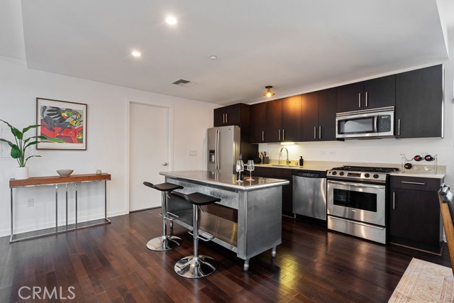 4111 W Sunset Boulevard, Los Angeles CA: https://media.crmls.org/medias/6110ec8c-1e40-409f-843a-192b3b76e7c3.jpg