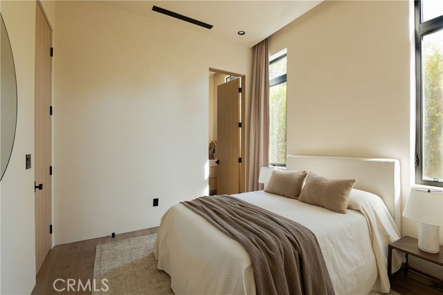 5824 Manton Avenue, Woodland Hills CA: https://media.crmls.org/medias/61113050-90d6-4214-9fc6-068b06208f2e.jpg