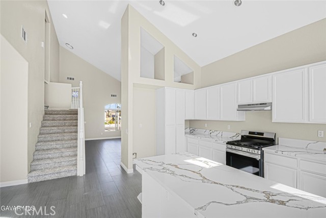 Detail Gallery Image 6 of 44 For 5768 Monaco, Palmdale,  CA 93552 - 4 Beds | 2/1 Baths