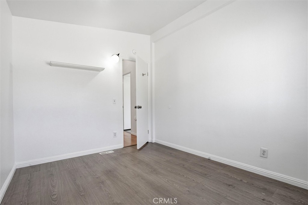 https://media.crmls.org/medias/6112d5a5-cd7c-48b9-972b-27a44d5f41de.jpg?preset=X-Large