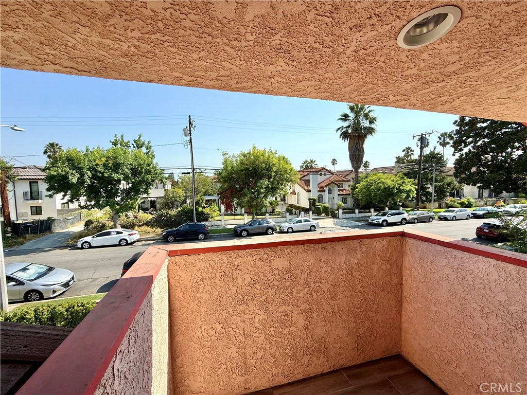 https://media.crmls.org/medias/611303d5-604e-4ddf-b8a4-ed256e4b4692.jpg?preset=X-Large