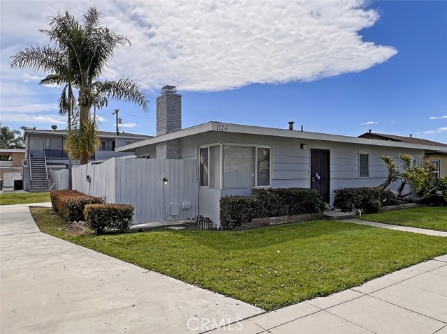 SHARP 6 UNITS IN GREAT LOCATION NEAR DOWNTOWN ANAHEIM! Front unit is 2 bedroom, 1 bath with Fireplace and Private Patio. 5 Apartments are 1 bedroom, 1 bath each.....Tenants pay Gas & Electric. 6 Garages. Existing Rent brings upside potential! Next door 1122 W. Broadway also available....identical 6 apartments. See Remarks.