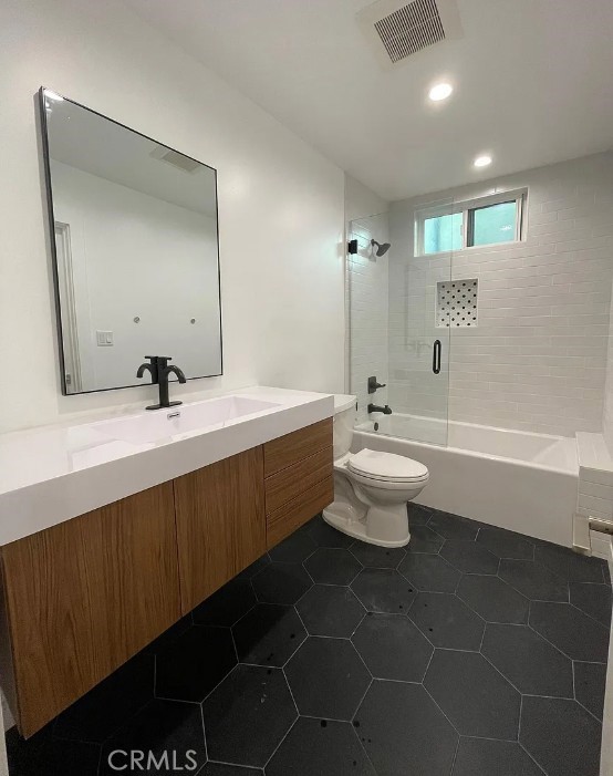 Detail Gallery Image 12 of 20 For 1426 Elevado, Los Angeles,  CA 90026 - 3 Beds | 2/1 Baths